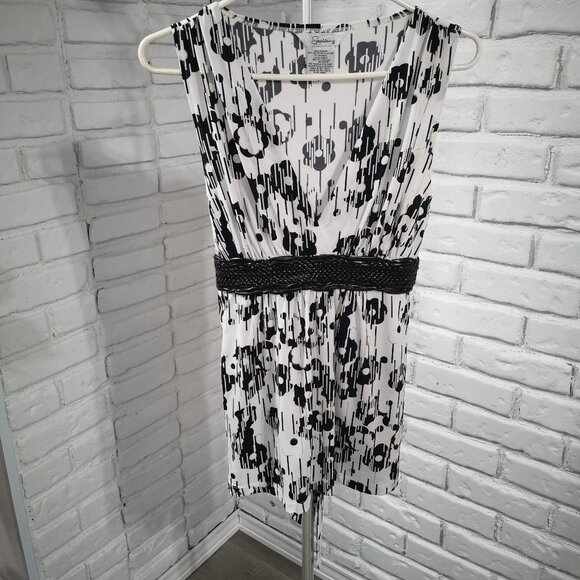Speechless Ladies Sleeveless Black & White V-neck Top - Picture 1 of 8